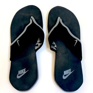 Men’s New Nike Black Sandals Size 9M Never Worn